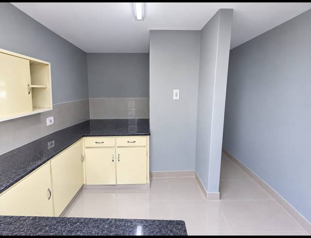 1 BEDROOM FLAT FOR SALE IN VEREENIGING CENTRAL